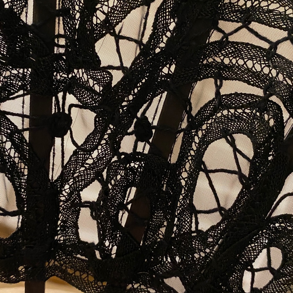 Large Black Battenberg Lace Hand Fan - Picture 3 of 5